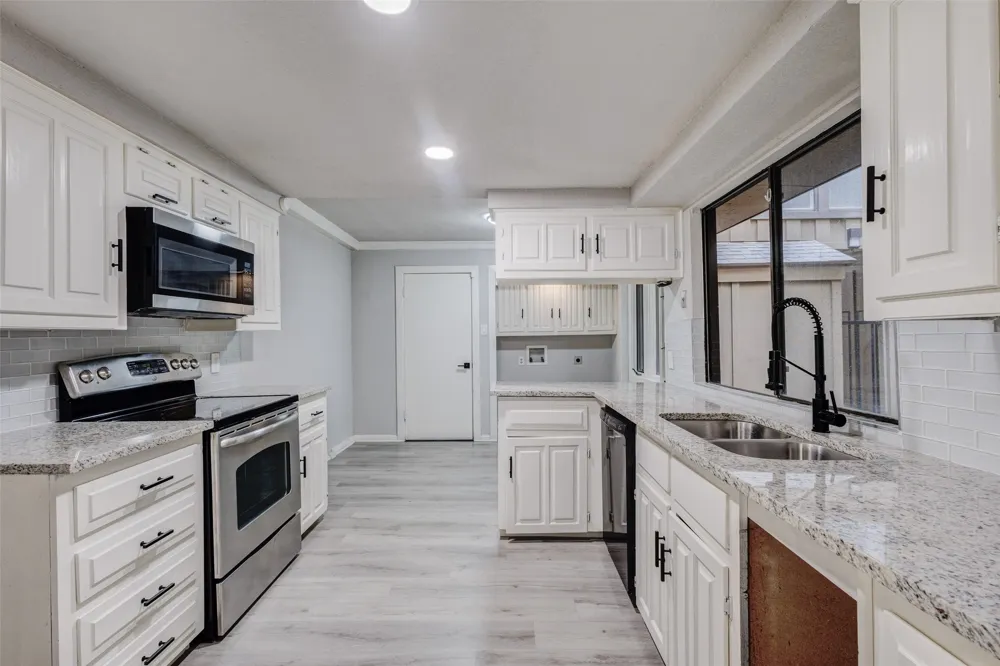 3161 Golden Oak Farmers Branch, TX 75234