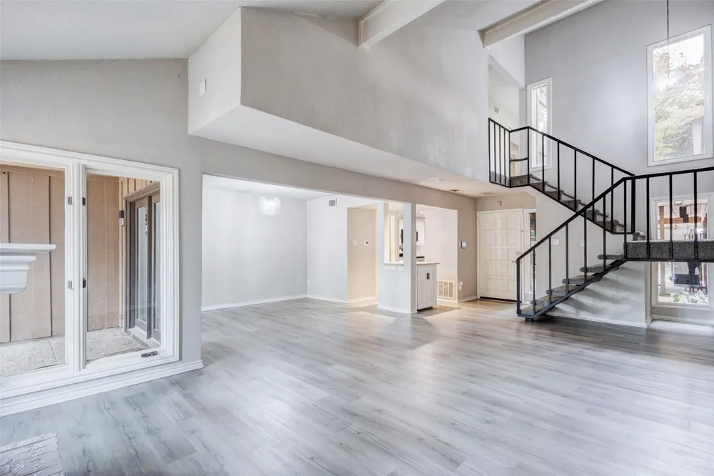 3161 Golden Oak Farmers Branch, TX 75234