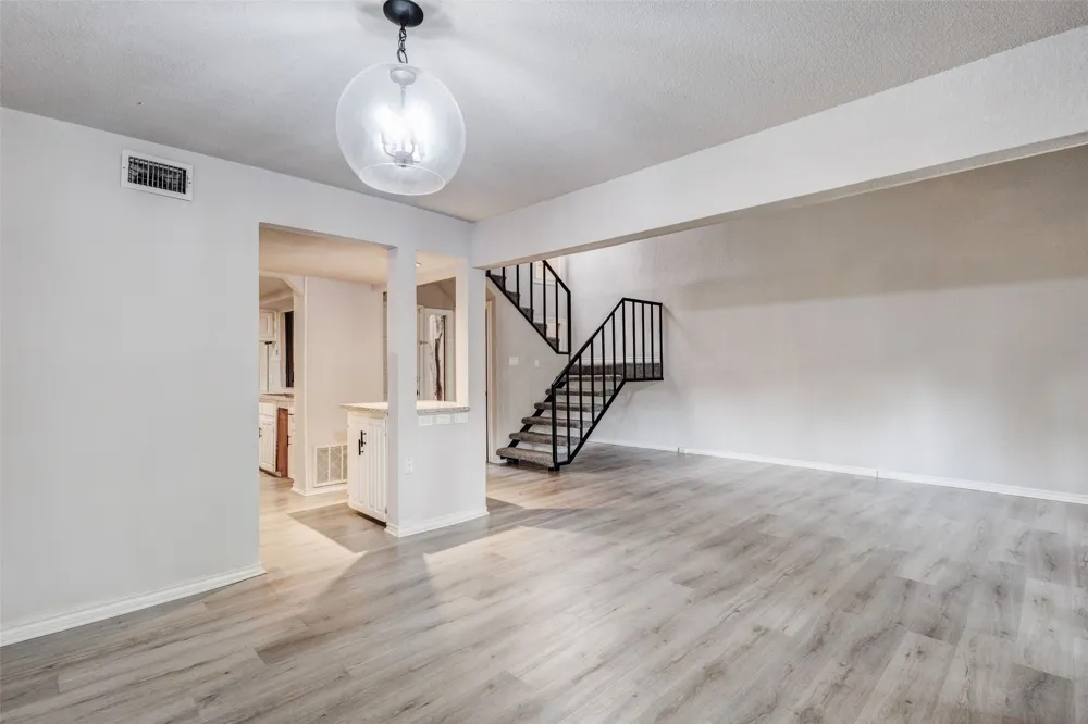3161 Golden Oak Farmers Branch, TX 75234
