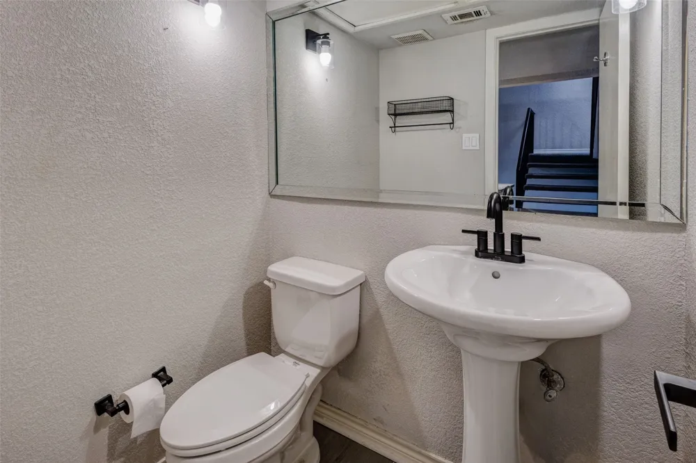 3161 Golden Oak Farmers Branch, TX 75234