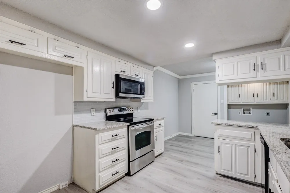 3161 Golden Oak Farmers Branch, TX 75234