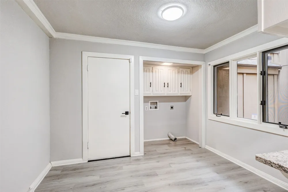 3161 Golden Oak Farmers Branch, TX 75234