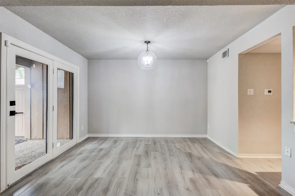 3161 Golden Oak Farmers Branch, TX 75234