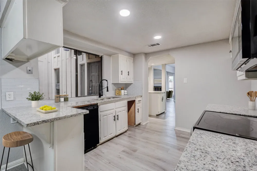 3161 Golden Oak Farmers Branch, TX 75234
