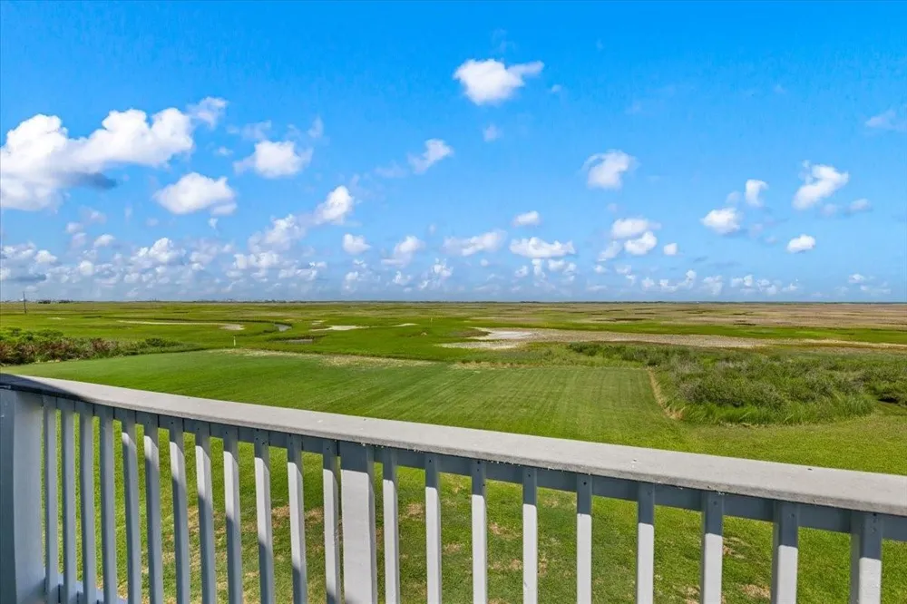 2927 Blue Water Highway Surfside Beach, TX 77541