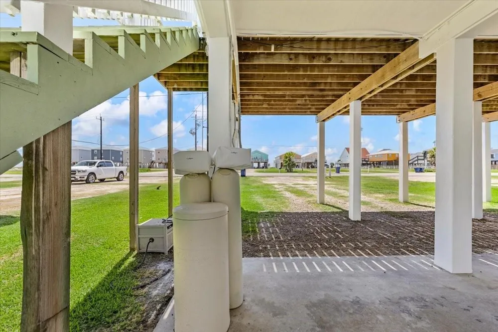 2927 Blue Water Highway Surfside Beach, TX 77541