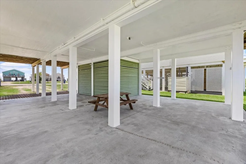 2927 Blue Water Highway Surfside Beach, TX 77541