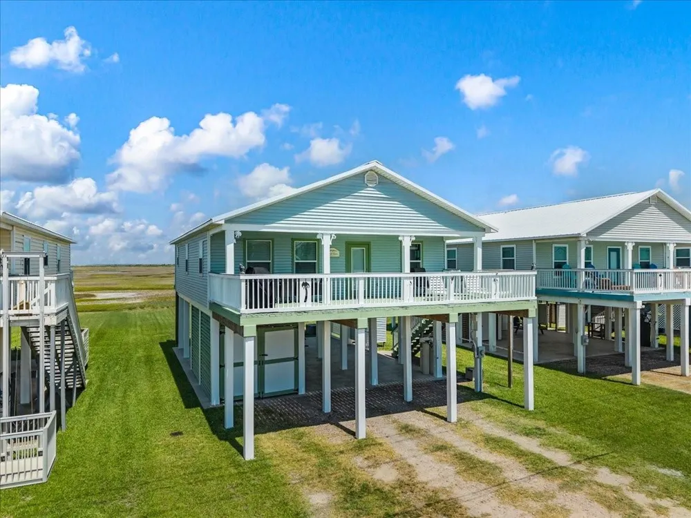2927 Blue Water Highway Surfside Beach, TX 77541