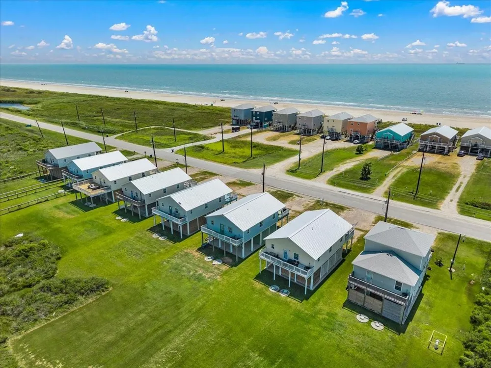 2927 Blue Water Highway Surfside Beach, TX 77541