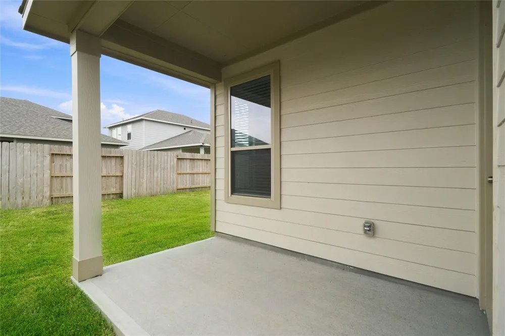 1526 Valley Creek Drive Arcola, TX 77583