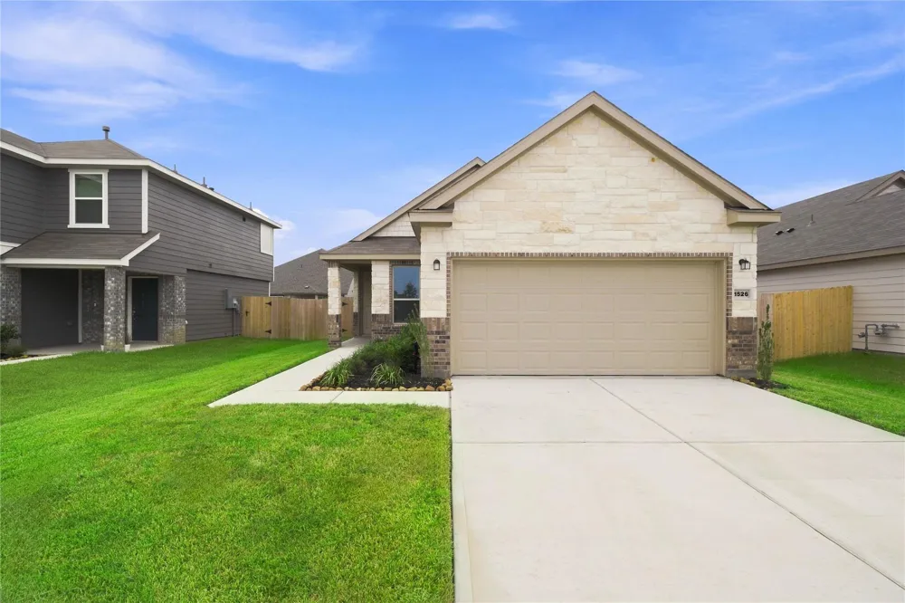1526 Valley Creek Drive Arcola, TX 77583