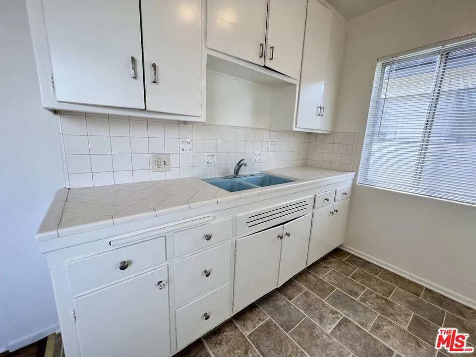 10303 Palms Boulevard #5 Los Angeles, CA 90034