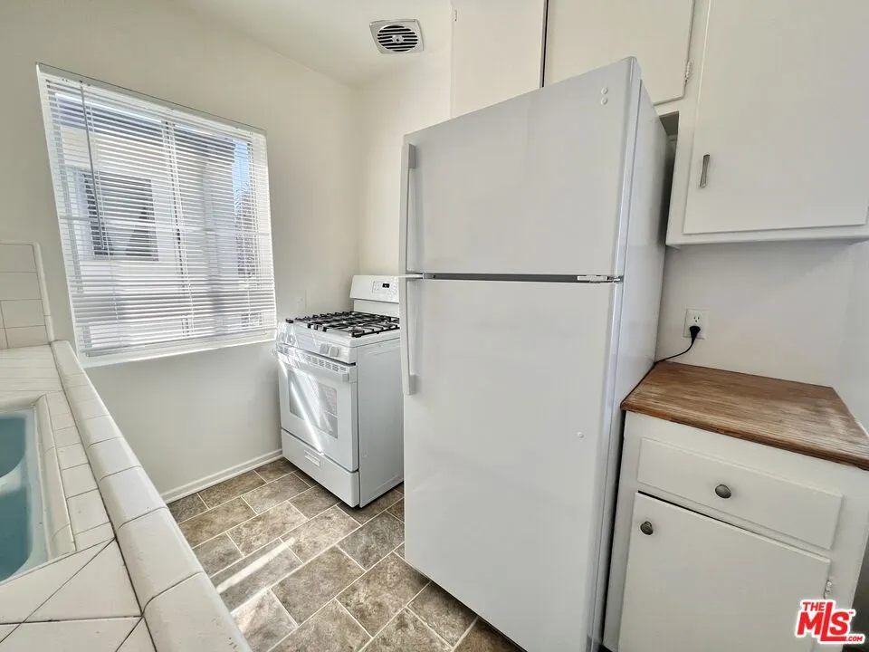 10303 Palms Boulevard #5 Los Angeles, CA 90034