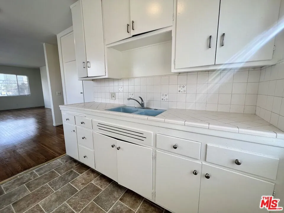 10303 Palms Boulevard #5 Los Angeles, CA 90034