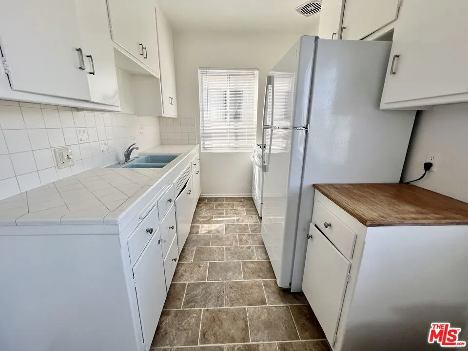 10303 Palms Boulevard #5 Los Angeles, CA 90034