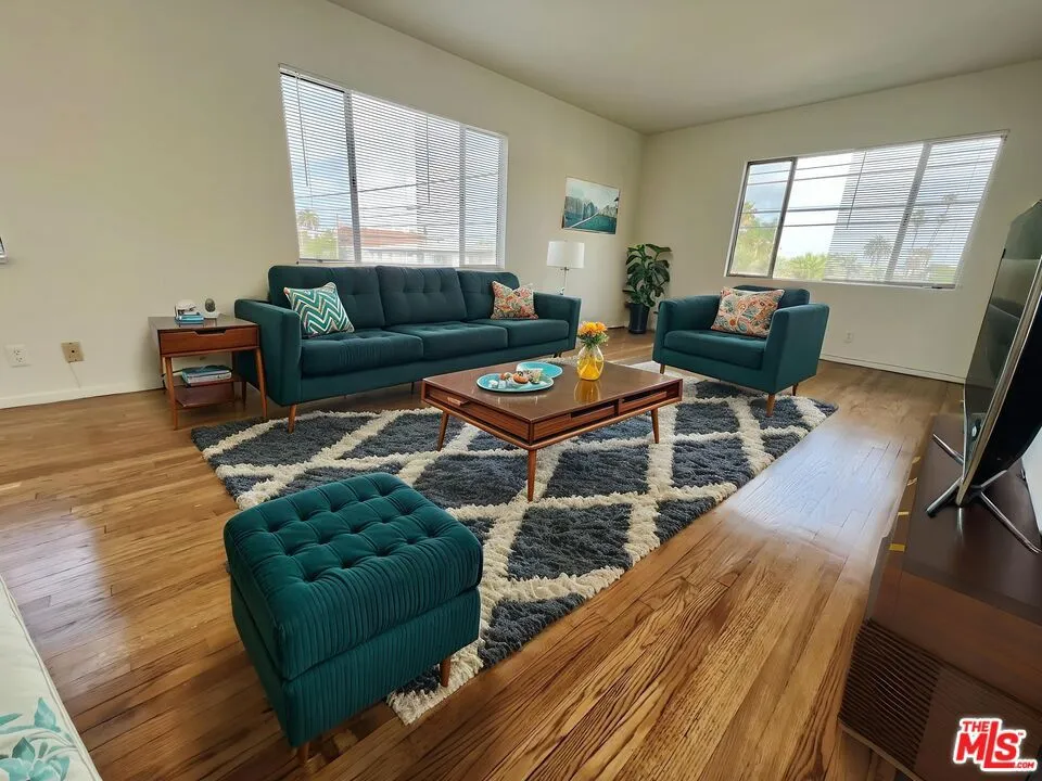 10303 Palms Boulevard #5 Los Angeles, CA 90034