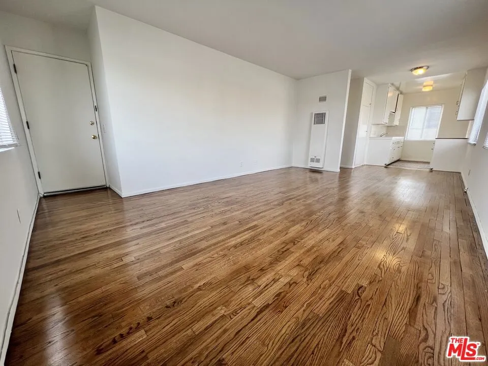 10303 Palms Boulevard #5 Los Angeles, CA 90034
