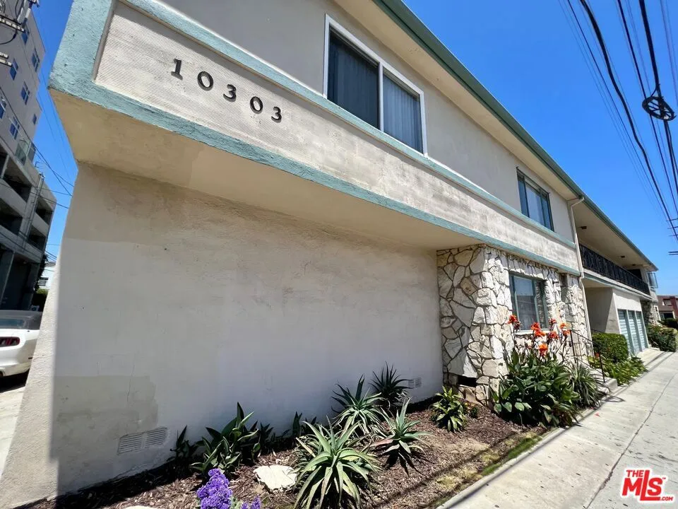 10303 Palms Boulevard #5 Los Angeles, CA 90034