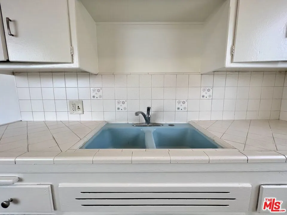 10303 Palms Boulevard #5 Los Angeles, CA 90034