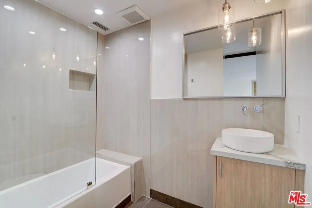 8528 Hillside Avenue Los Angeles, CA 90069
