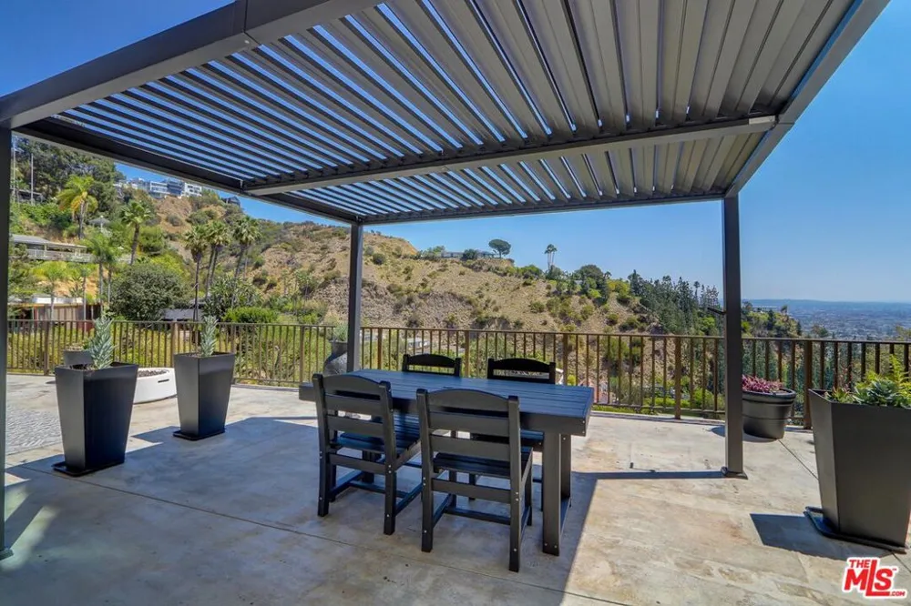 8528 Hillside Avenue Los Angeles, CA 90069