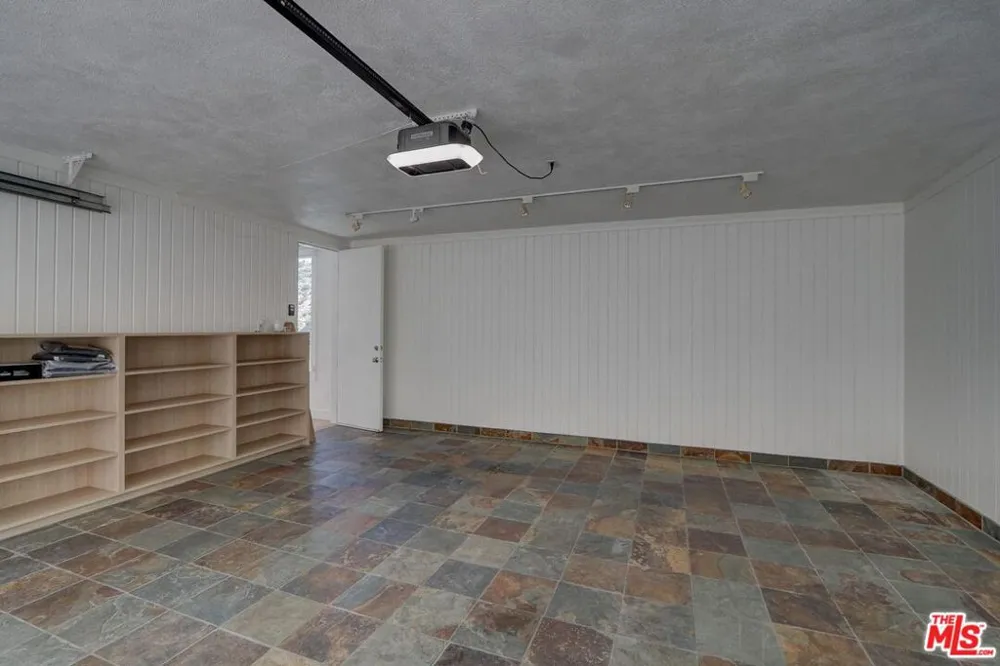 8528 Hillside Avenue Los Angeles, CA 90069