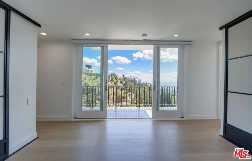 8528 Hillside Avenue Los Angeles, CA 90069