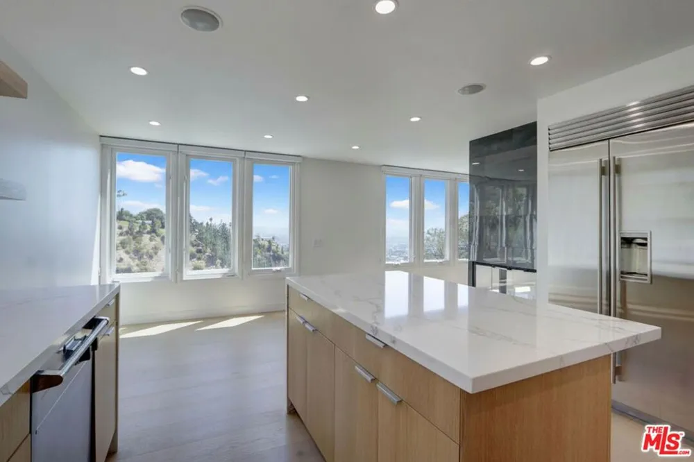8528 Hillside Avenue Los Angeles, CA 90069
