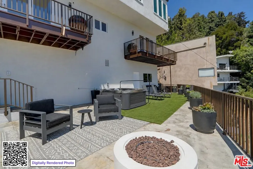8528 Hillside Avenue Los Angeles, CA 90069