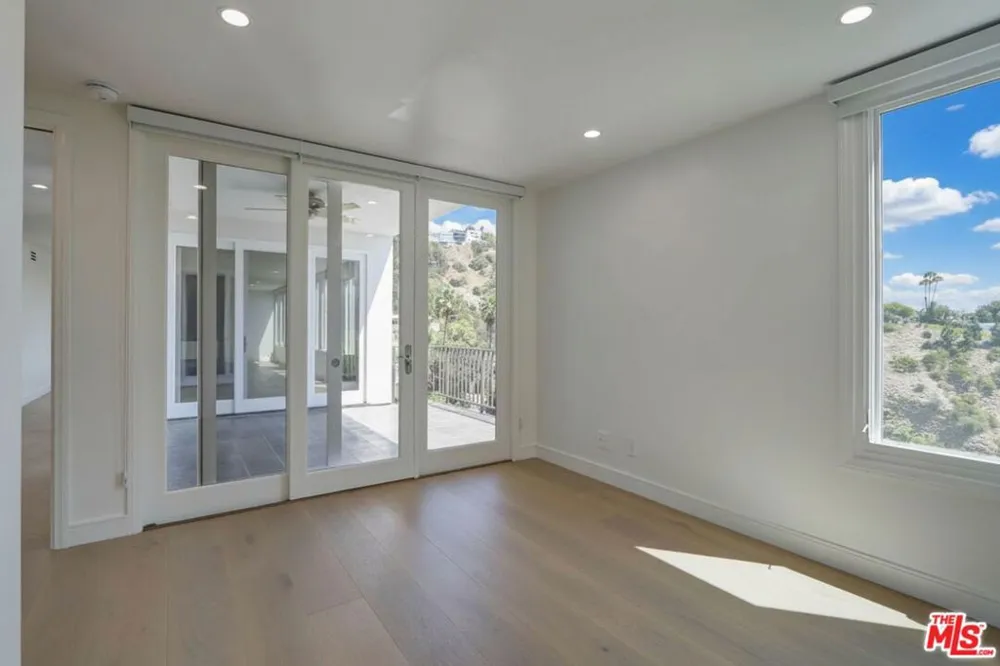 8528 Hillside Avenue Los Angeles, CA 90069