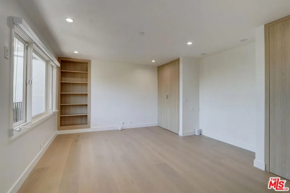 8528 Hillside Avenue Los Angeles, CA 90069