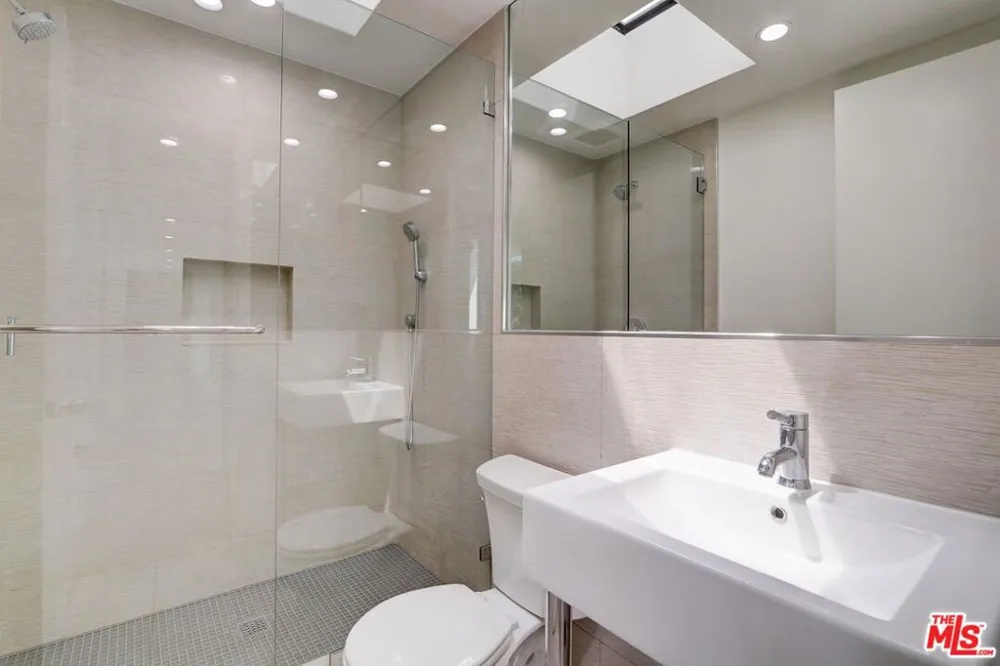 8528 Hillside Avenue Los Angeles, CA 90069