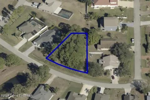 815 SE Walden Boulevard SE