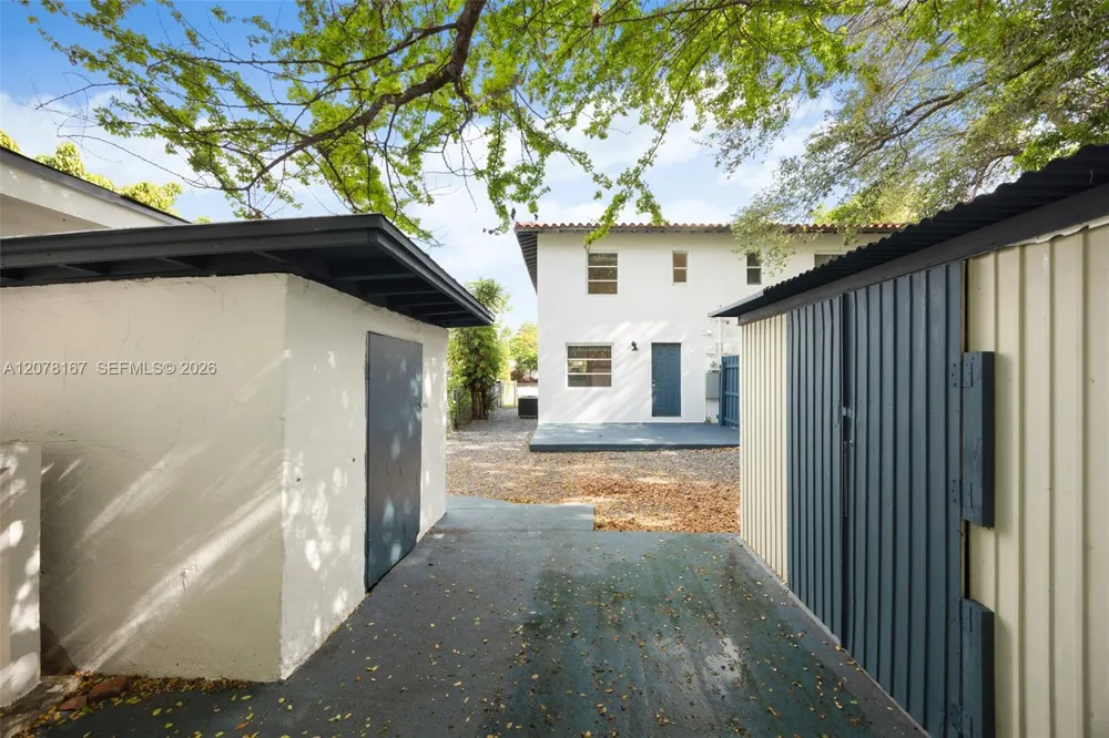 2332 SW 26th Ln Miami, FL 33133