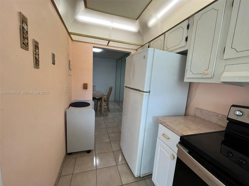 581 Blue Heron Dr #307-B Hallandale Beach, FL 33009
