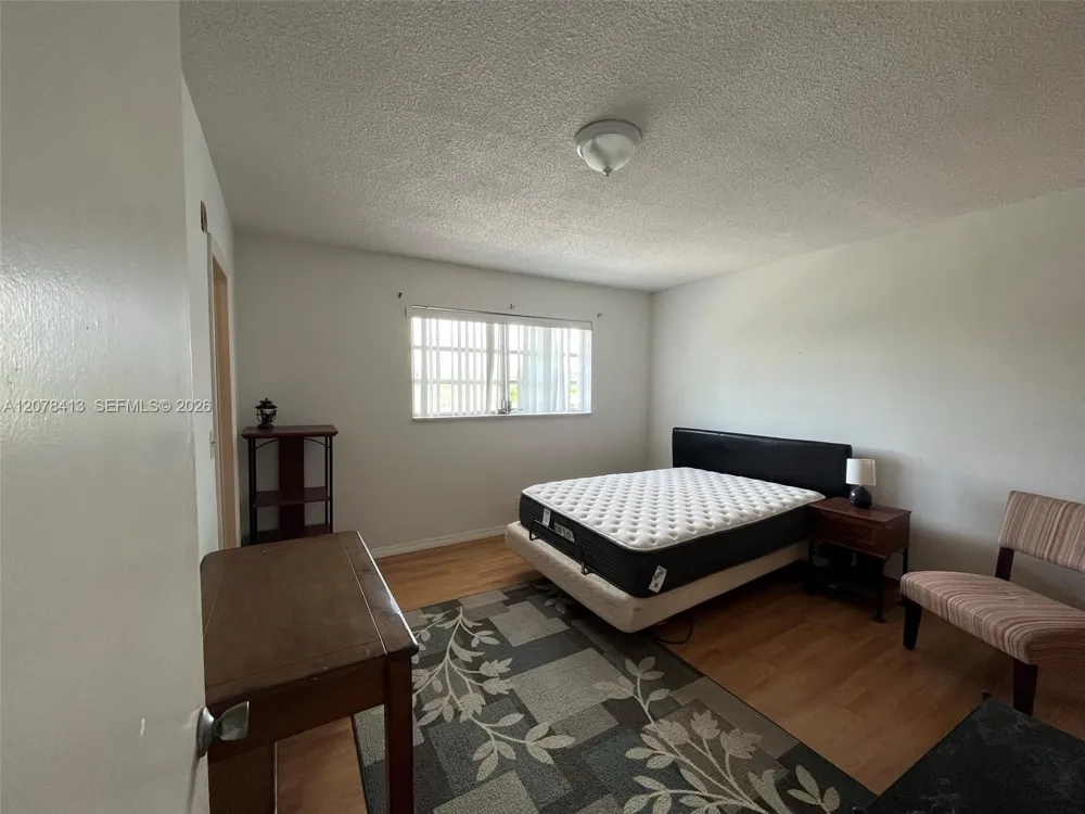 581 Blue Heron Dr #307-B Hallandale Beach, FL 33009
