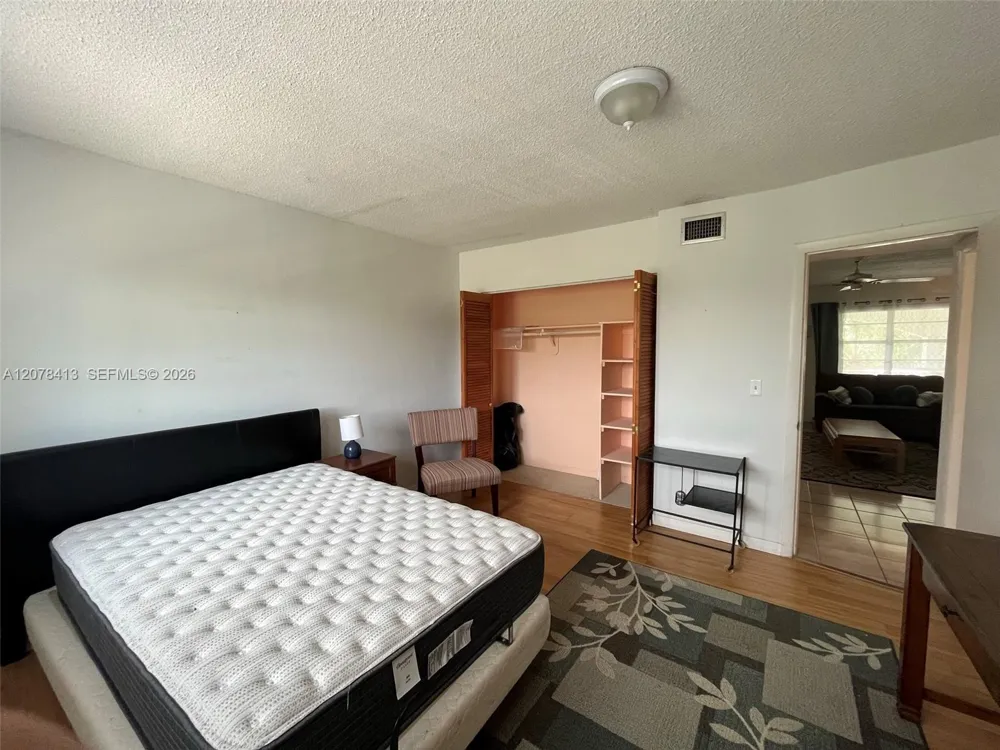 581 Blue Heron Dr #307-B Hallandale Beach, FL 33009
