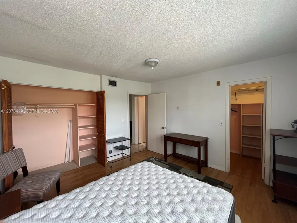 581 Blue Heron Dr #307-B Hallandale Beach, FL 33009