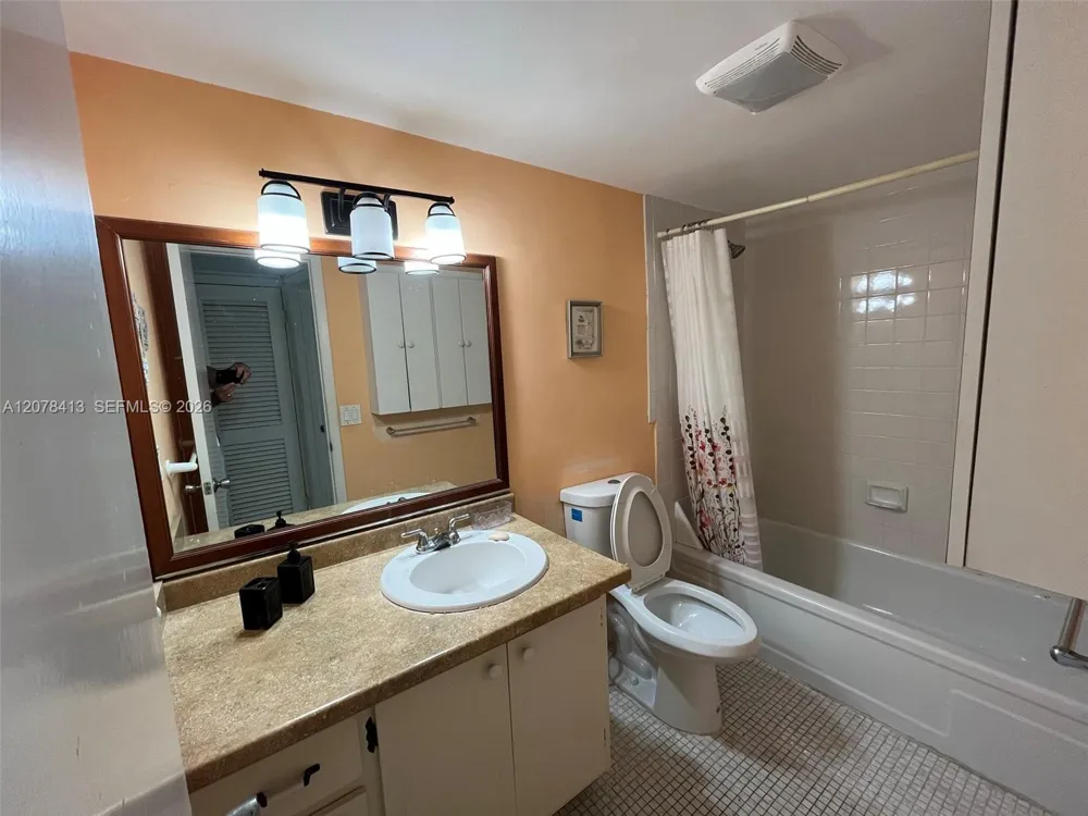 581 Blue Heron Dr #307-B Hallandale Beach, FL 33009