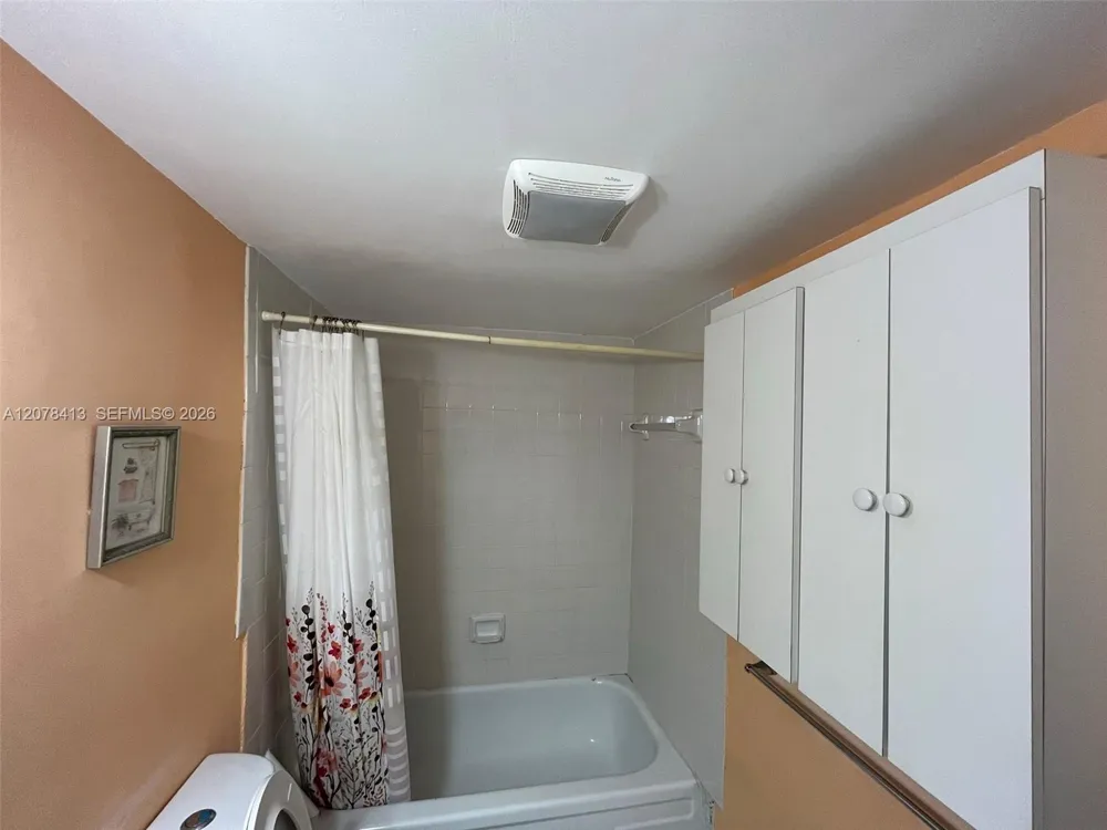 581 Blue Heron Dr #307-B Hallandale Beach, FL 33009