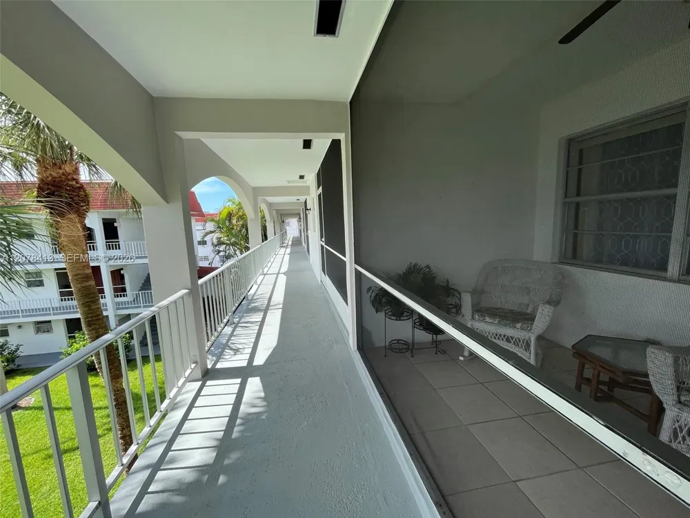 581 Blue Heron Dr #307-B Hallandale Beach, FL 33009