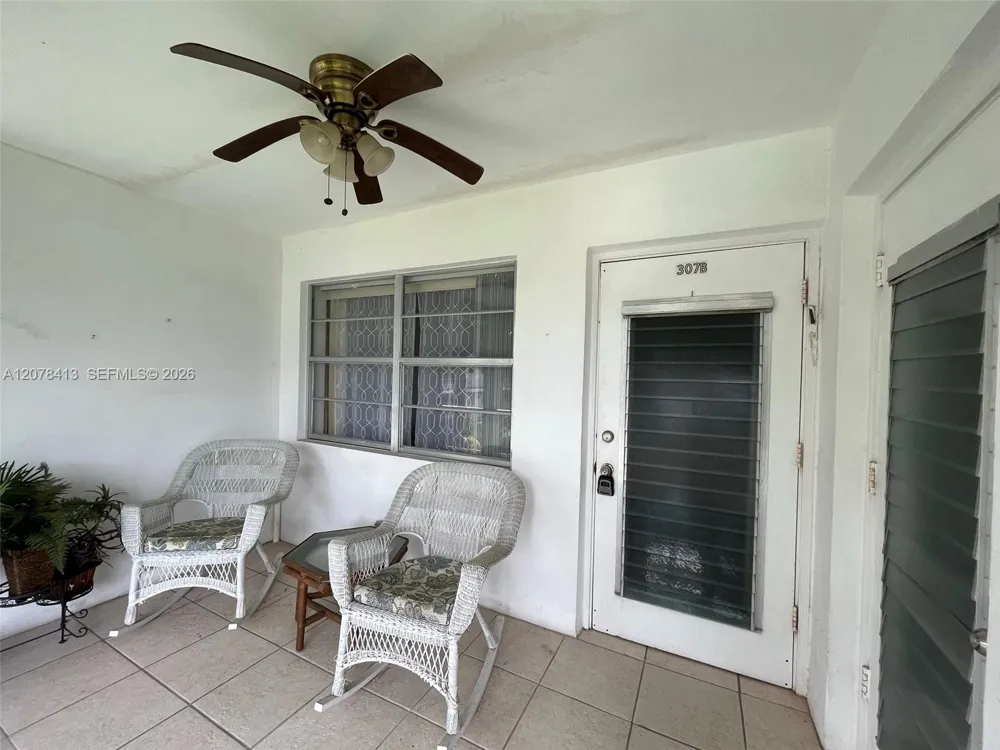 581 Blue Heron Dr #307-B Hallandale Beach, FL 33009