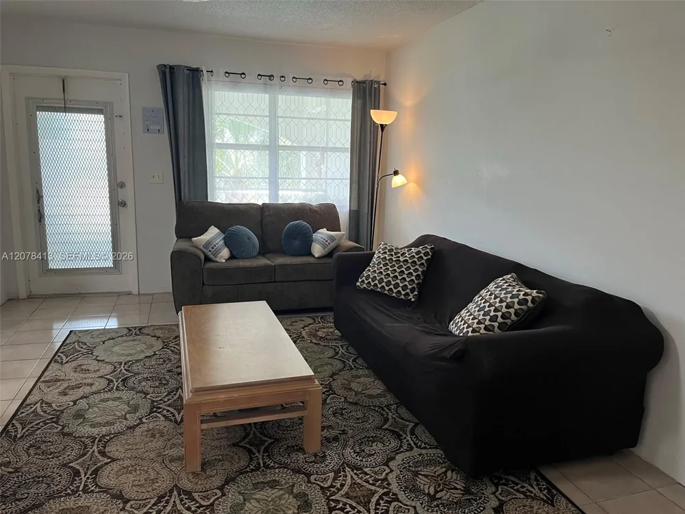581 Blue Heron Dr #307-B Hallandale Beach, FL 33009