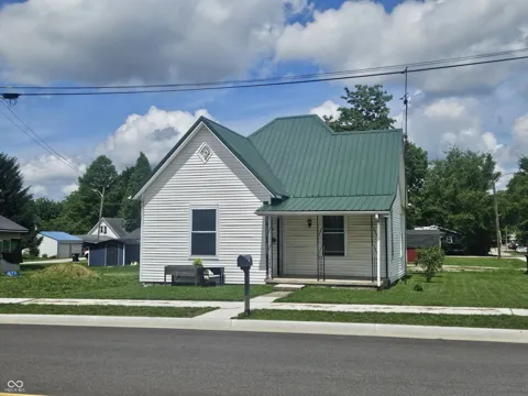 104 W Poplar Street
