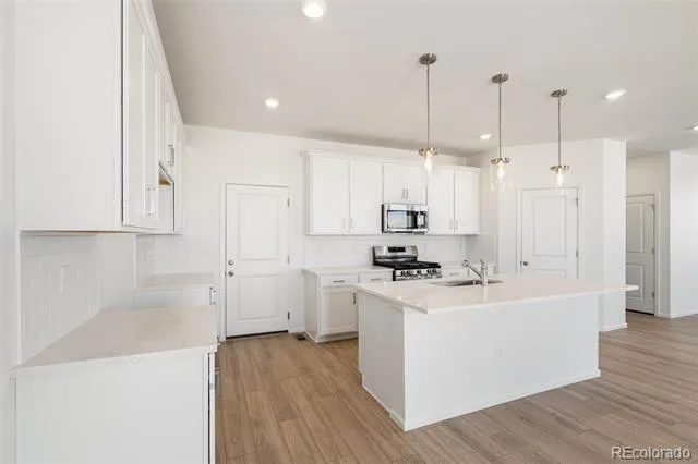 47389 Magnolia Avenue Bennett, CO 80102