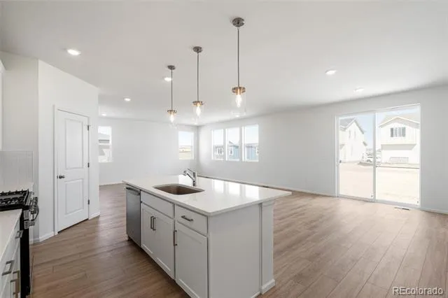 47389 Magnolia Avenue Bennett, CO 80102