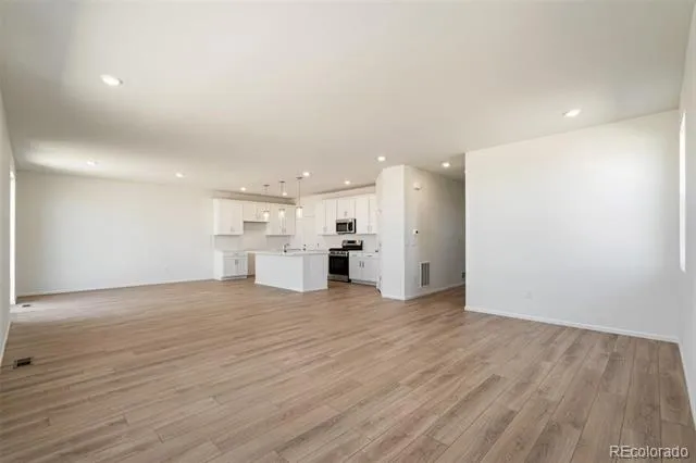 47389 Magnolia Avenue Bennett, CO 80102