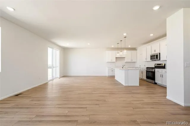 47389 Magnolia Avenue Bennett, CO 80102