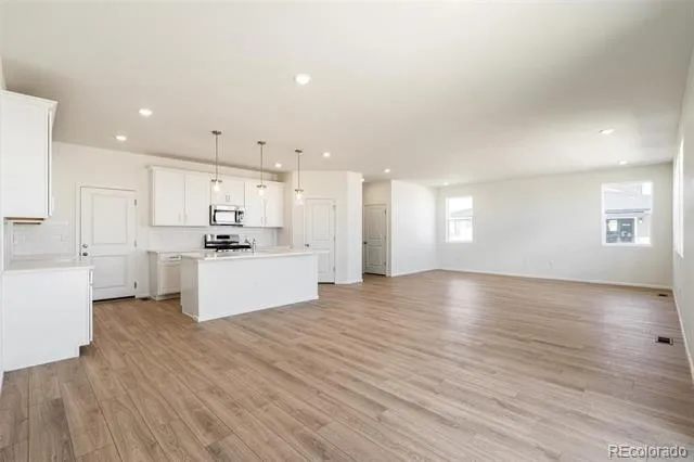47389 Magnolia Avenue Bennett, CO 80102