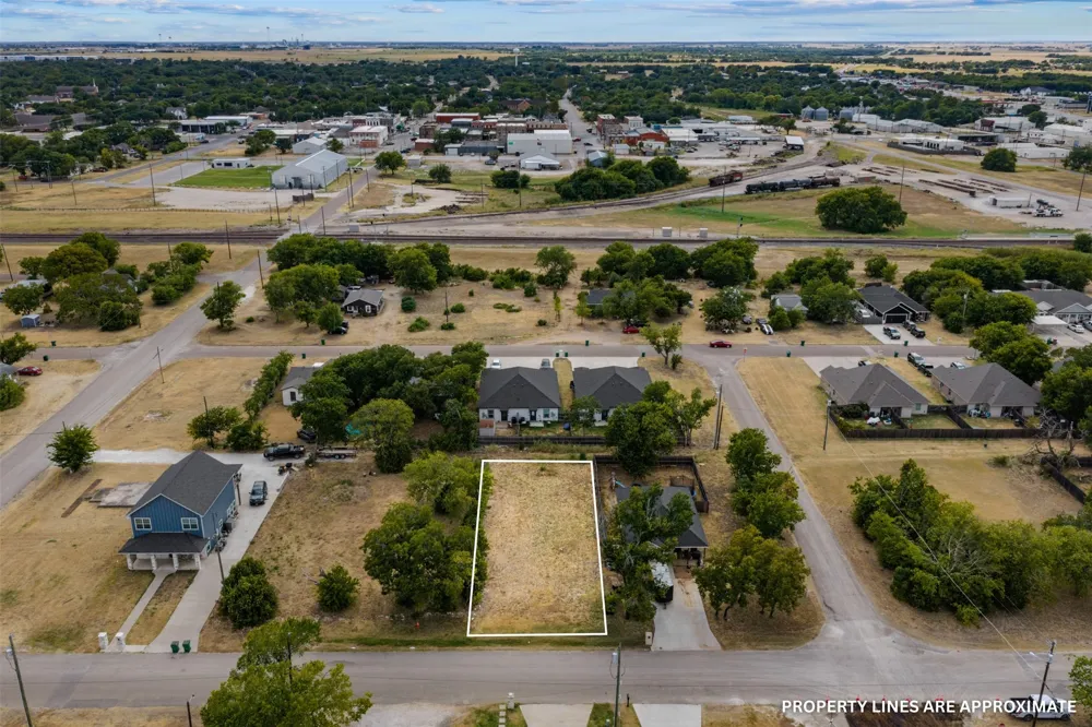 205 Garfield Street McGregor, TX 76657